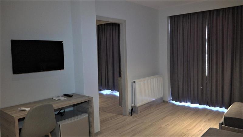 Deluxe Family Suite image 3