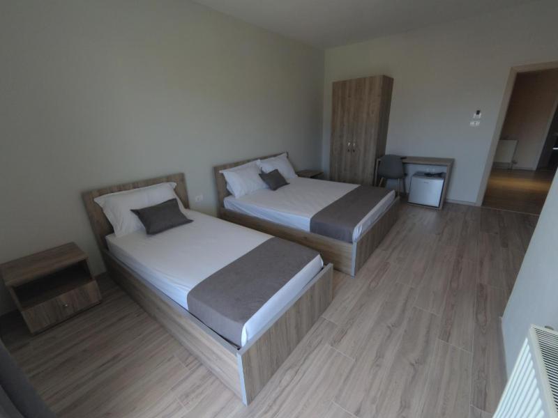 Triple Room with Balcony image 3