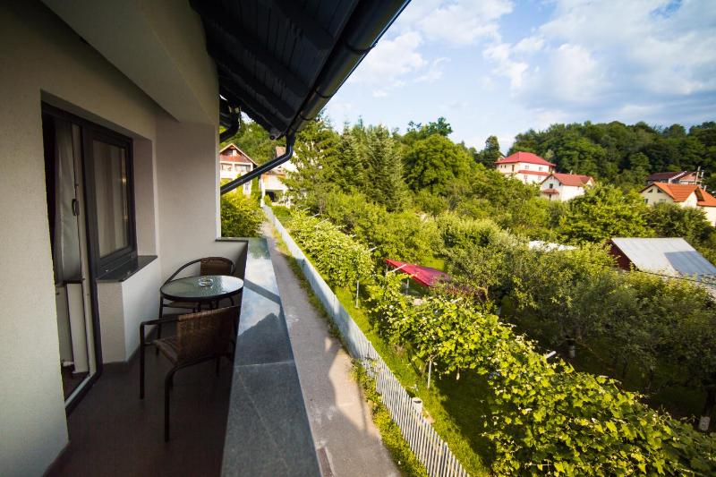 Double Room with Balcony image 3