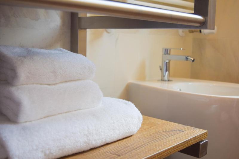 Standard Double Room image 3