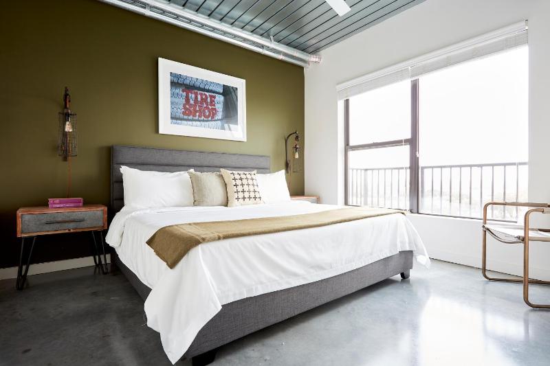 One-Bedroom Suite image 2