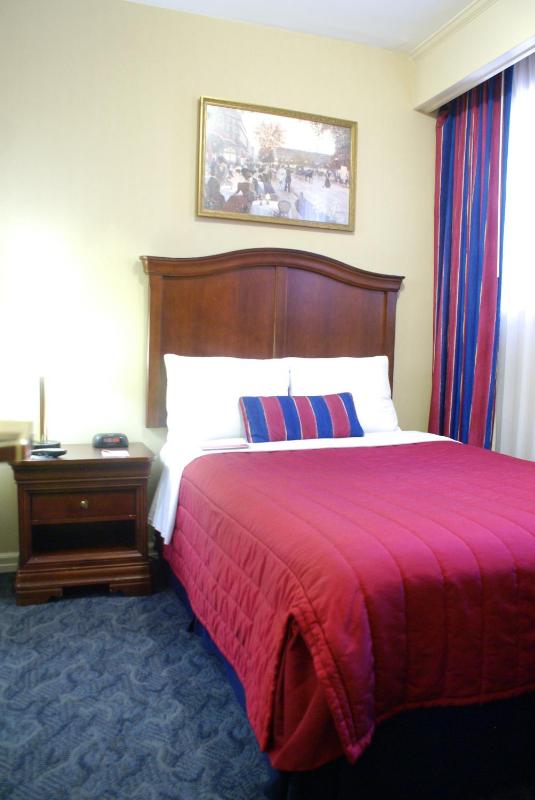 Business Queen Room - Non-Smoking image 1