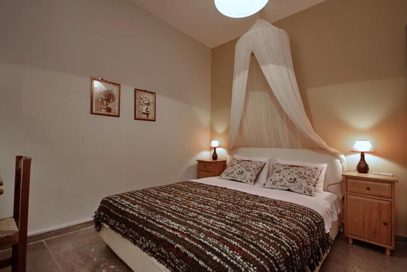 One-Bedroom Apartment image 3