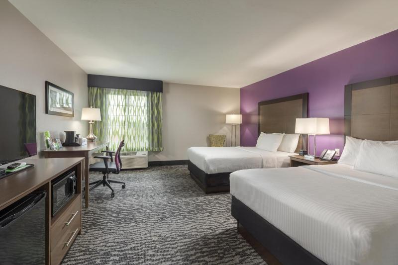 Double Room with Two Double Beds - Mobility Accessible/Non-Smoking image 4