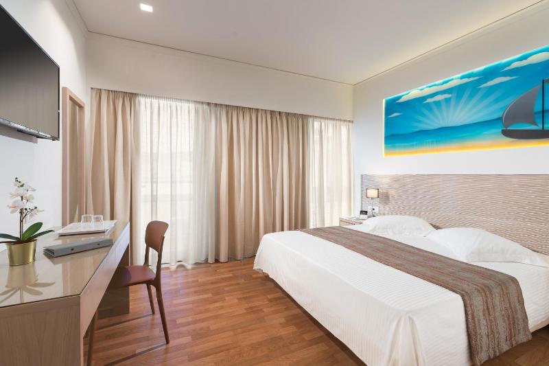 Promotional Twin Room image 3