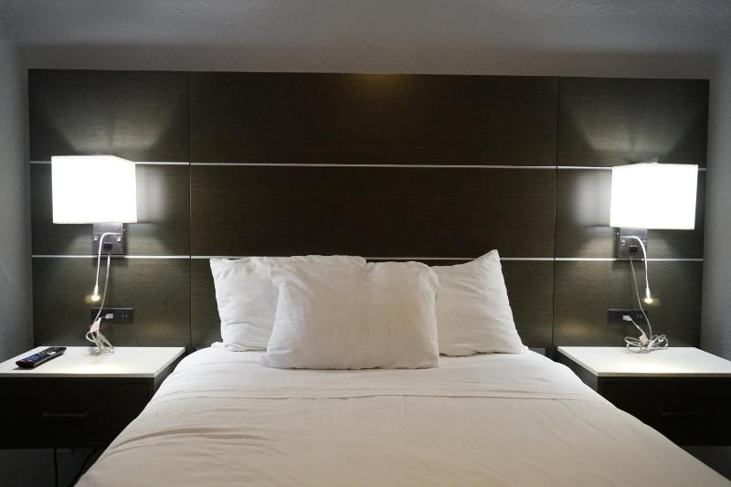 Standard Double Room with Shared Bathroom image 2