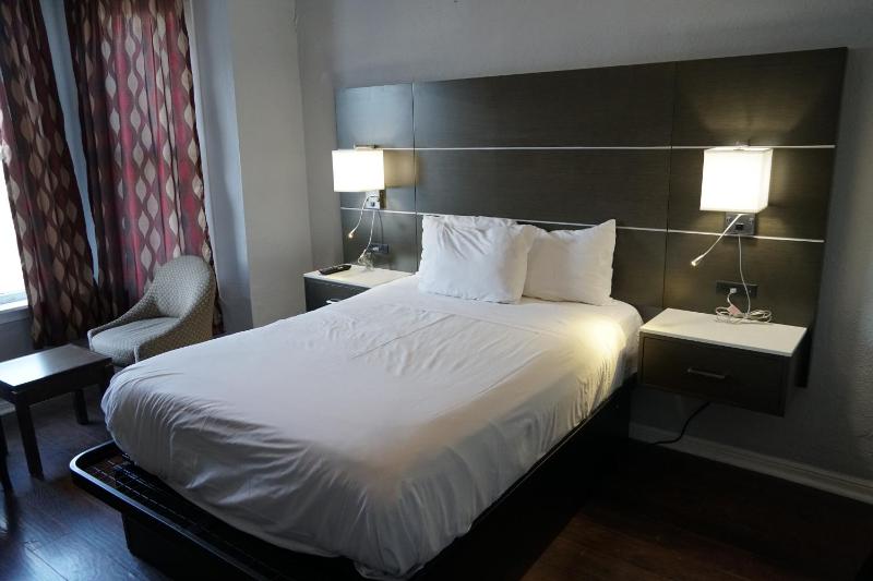 Deluxe Double Room with Shared Bathroom image 3