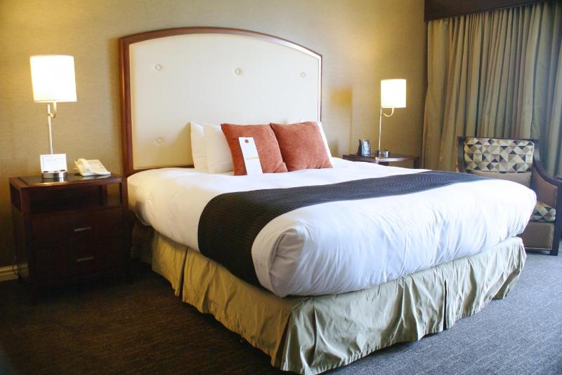 King Room with River View image 2