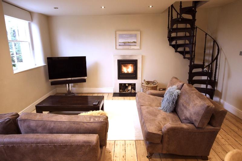 Two-Bedroom House image 4