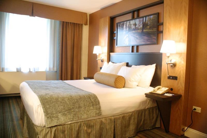 Queen Room image 3
