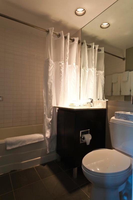 Petite Double Room image 2
