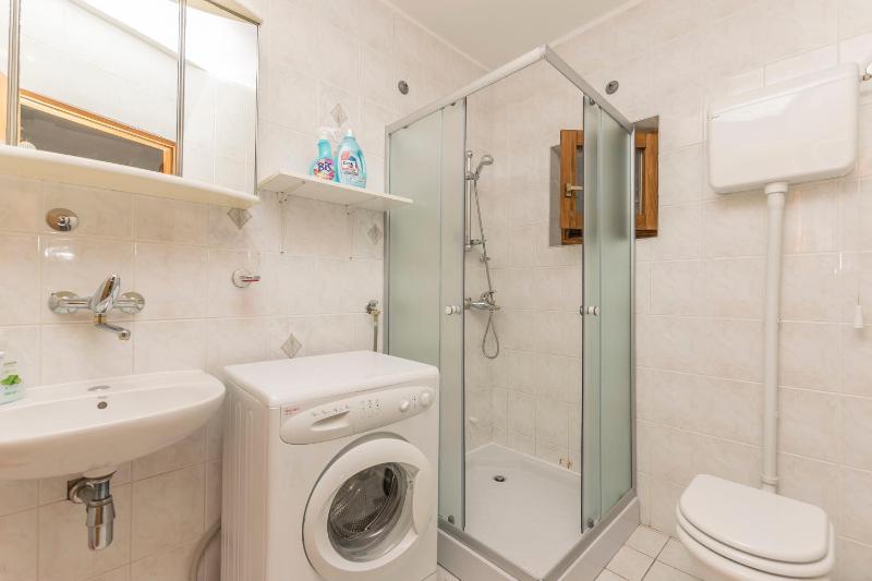 Four-Bedroom Holiday Home image 3