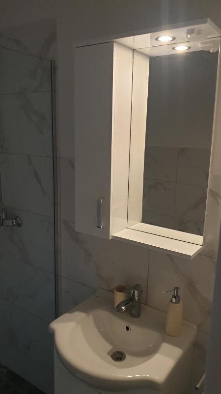 One-Bedroom Apartment image 3