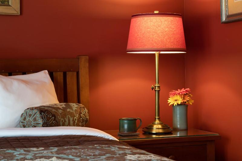 Queen Suite with Spa Bath image 3