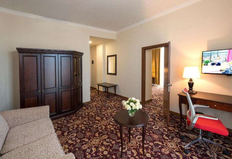 Executive Suite image 1