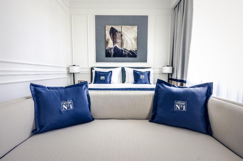 Superior Double Room image 4