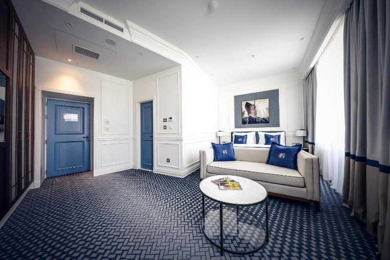 Superior Double Room image 3