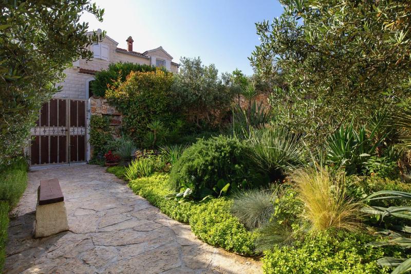 Villa Lukrecia - Stone Villa with Pool & Sea Views I Supetar Brač - image 16