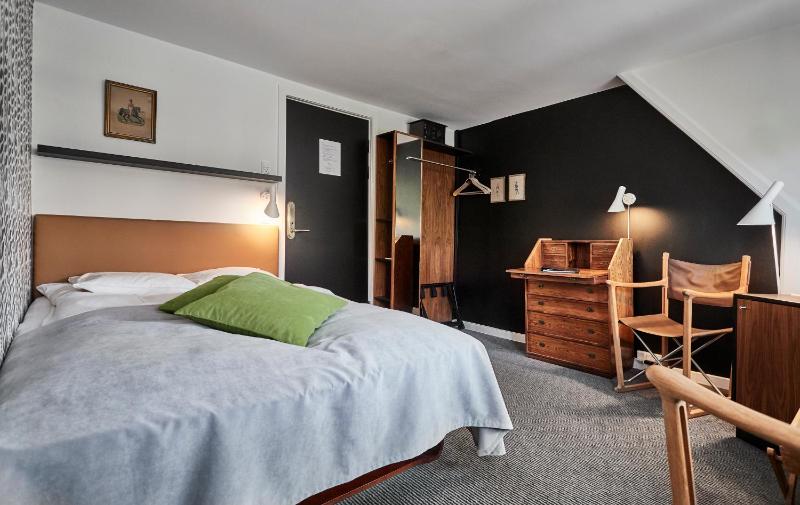 Single Room - Non-Smoking image 3