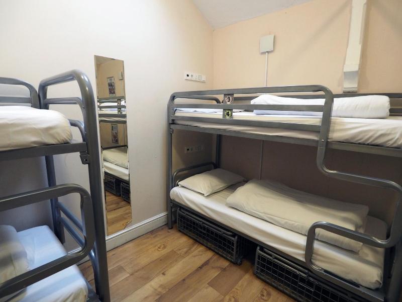 Bed in 4-Bed Mixed Dormitory Room External Shared Bathroom image 3