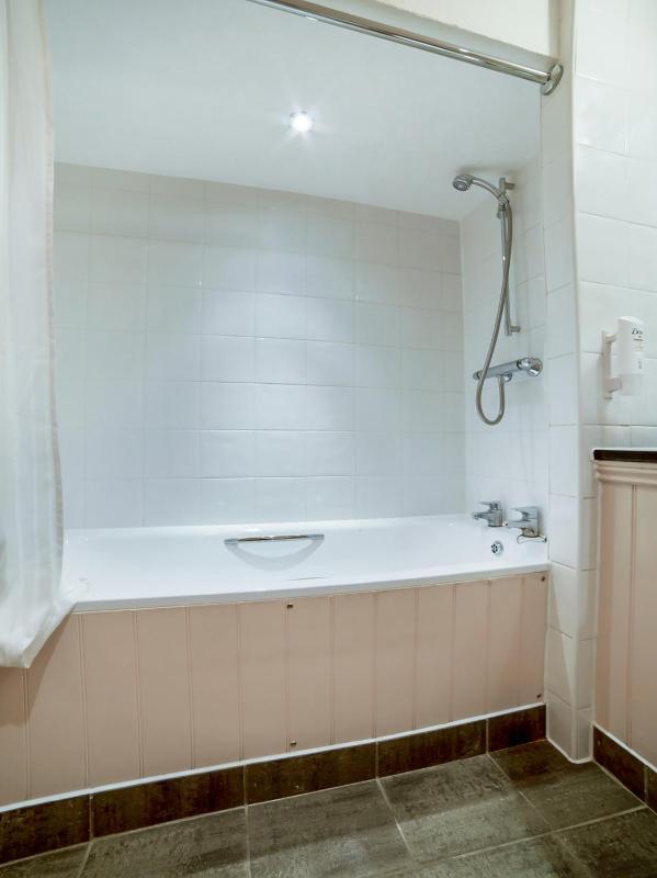 Standard Double Room image 4