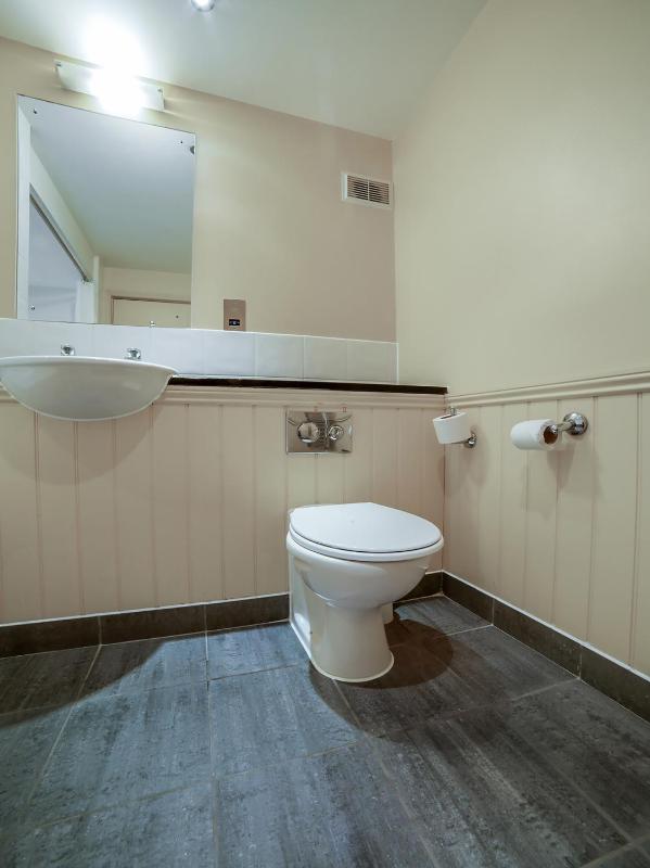 Standard Double Room image 3