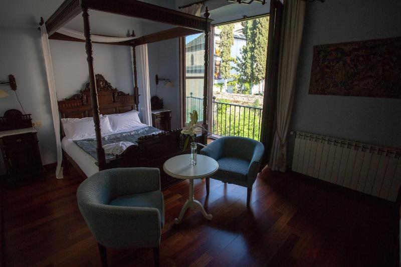 Junior Suite with Alhambra Views image 2