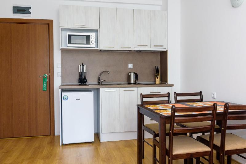 One-Bedroom Apartment image 4