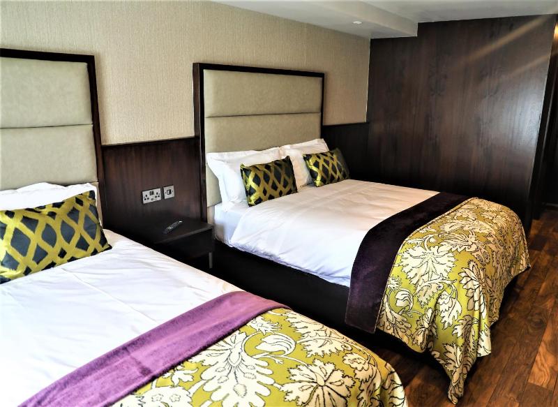 Standard Triple Room image 4