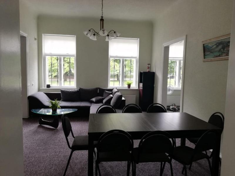 One-Bedroom Apartment image 2