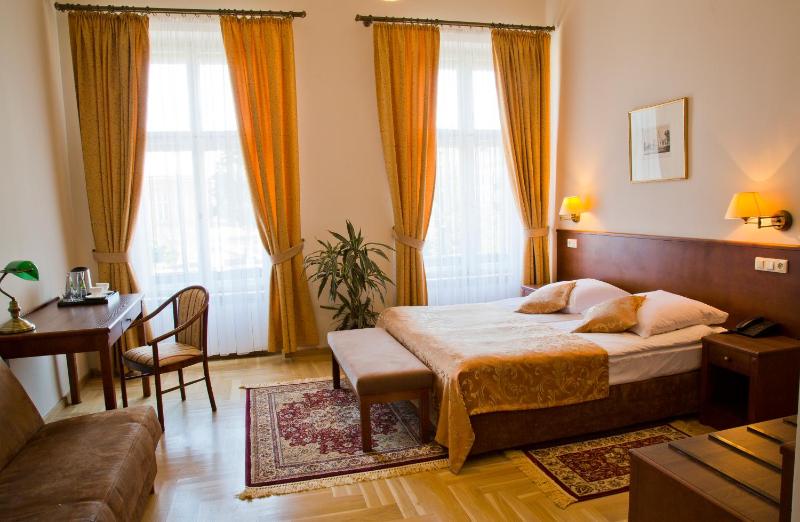 Premium Twin Room image 1