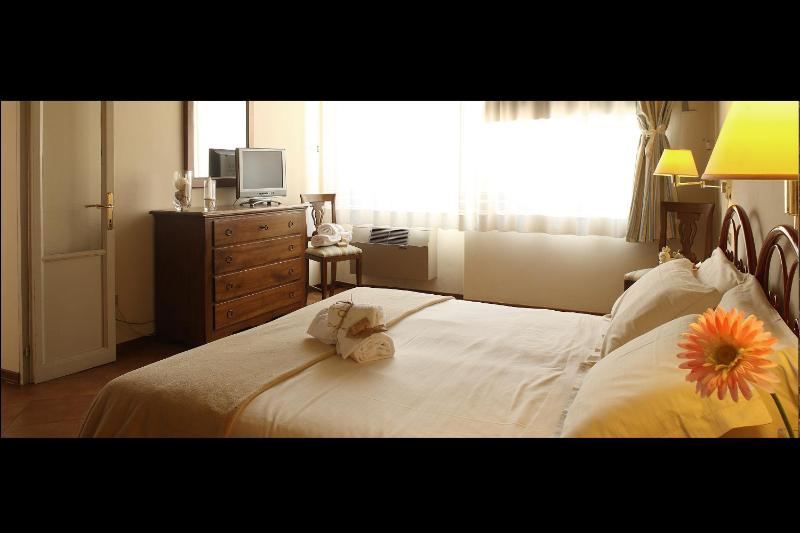 One-Bedroom Apartment image 4