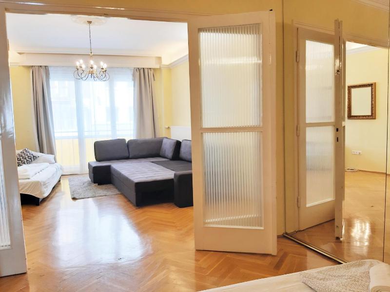 Gold Rose Apartment with 3 rooms - image 10