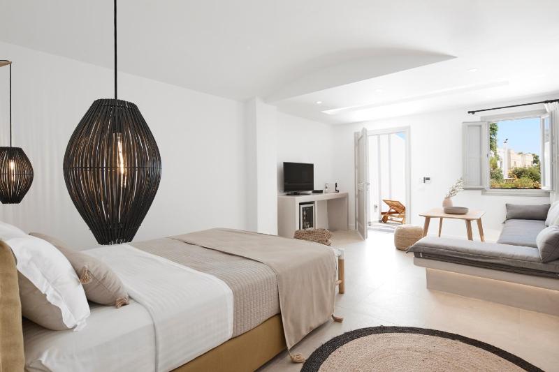 Executive Suite with Heated Private Plunge Pool and Garden View image 2