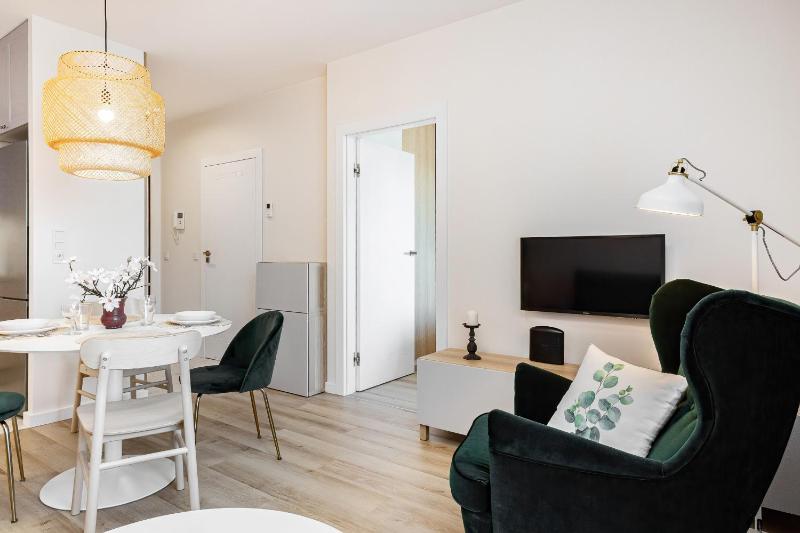 Apartment Walońska with FREE PARKING Wrocław by Noclegi Renters - image 11