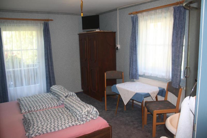 Double Room image 4