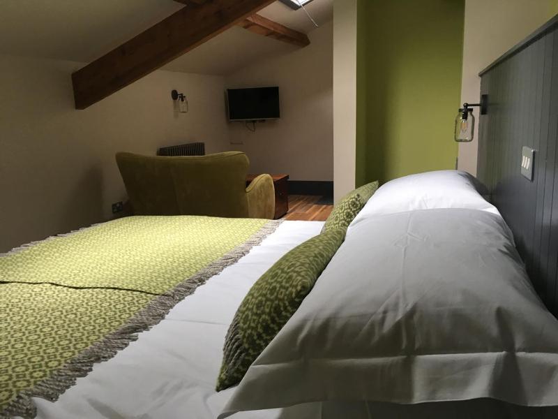 Superior Deluxe Double or Twin Room  image 4