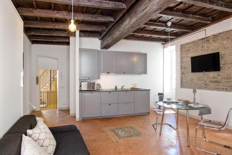 One-Bedroom Apartment image 2