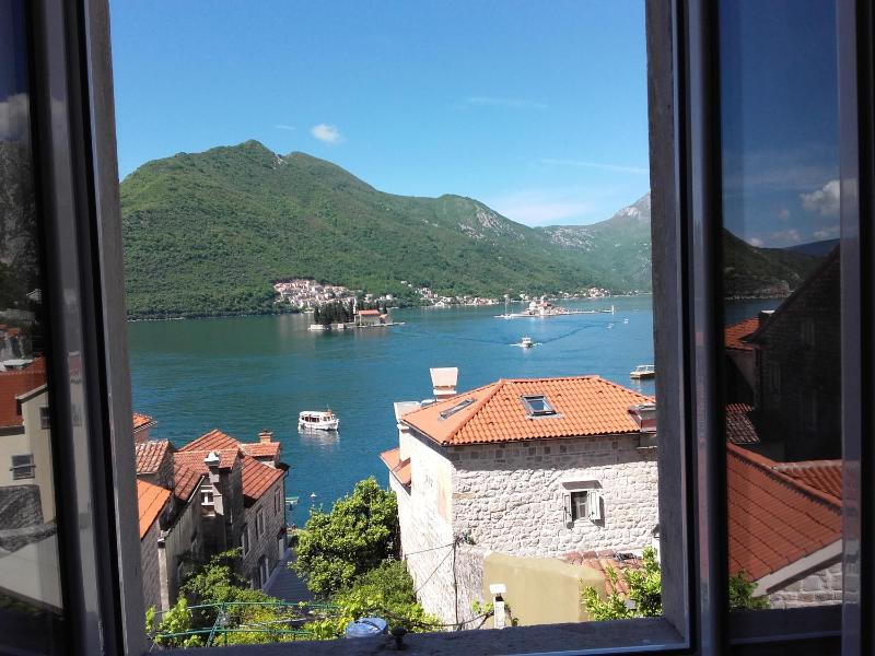 Deluxe Double Room with Sea View image 2