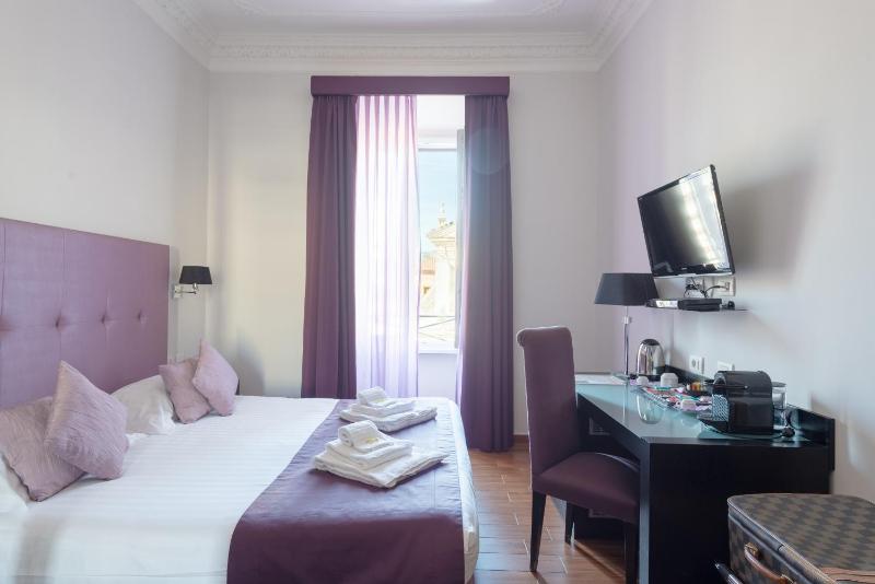 Standard Double or Twin Room image 4