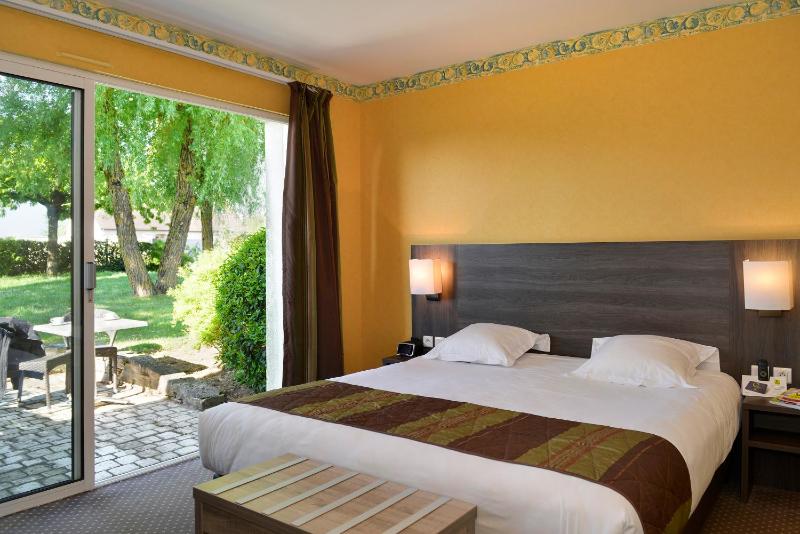 Privilege Double or Twin Room with Air Conditioning image 3