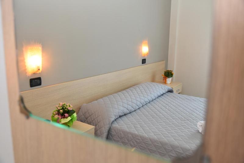 Double Room image 3