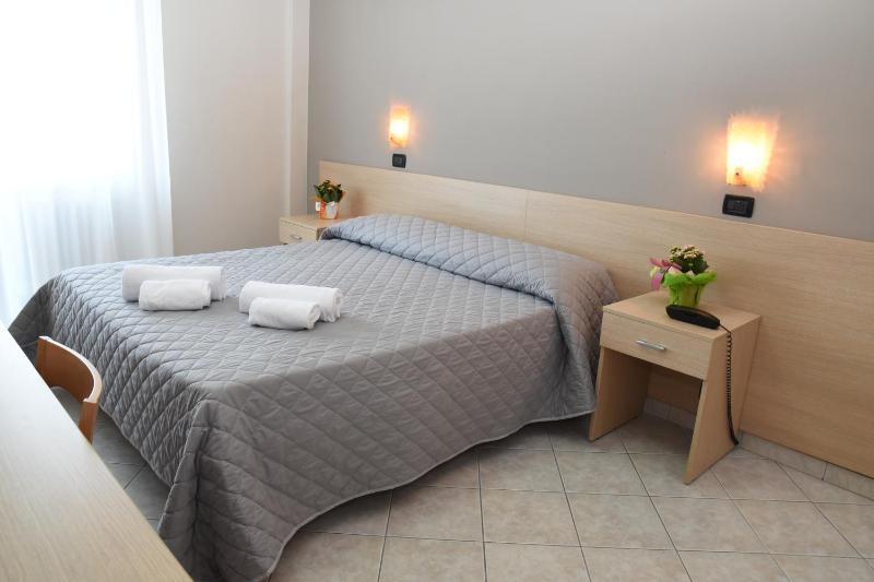 Double Room image 2