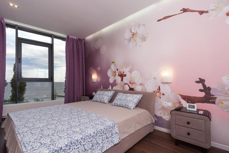 One-Bedroom Apartment image 1