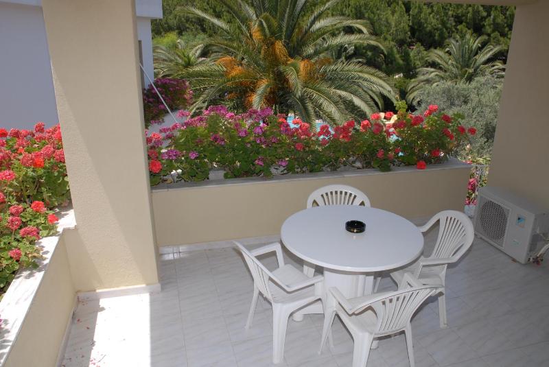Superior One-Bedroom Apartment image 2