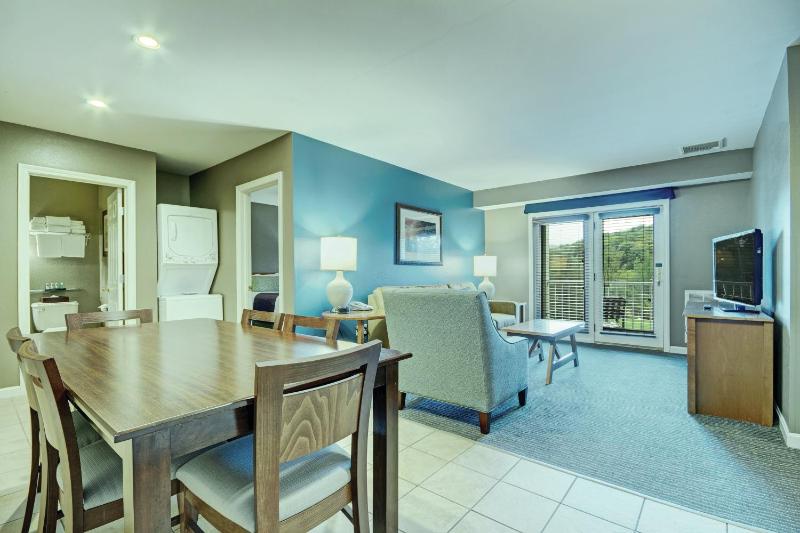 Two-Bedroom Suite image 4