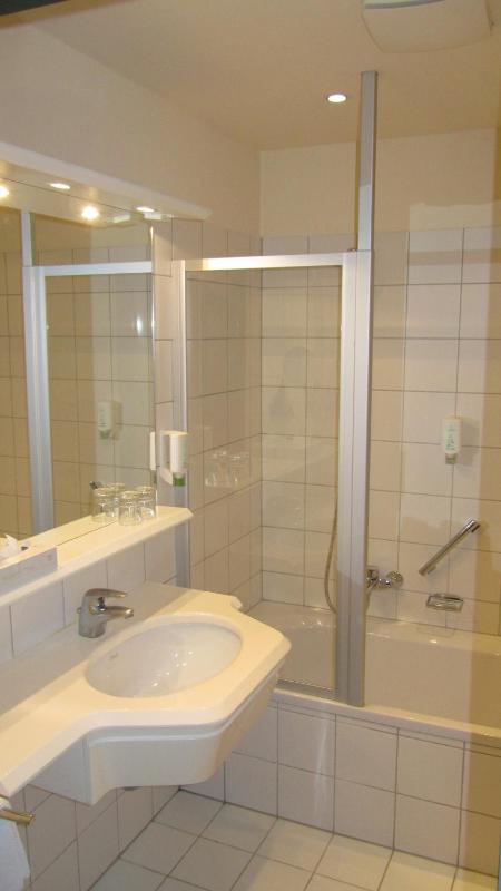 Deluxe Double Room with Balcony image 3