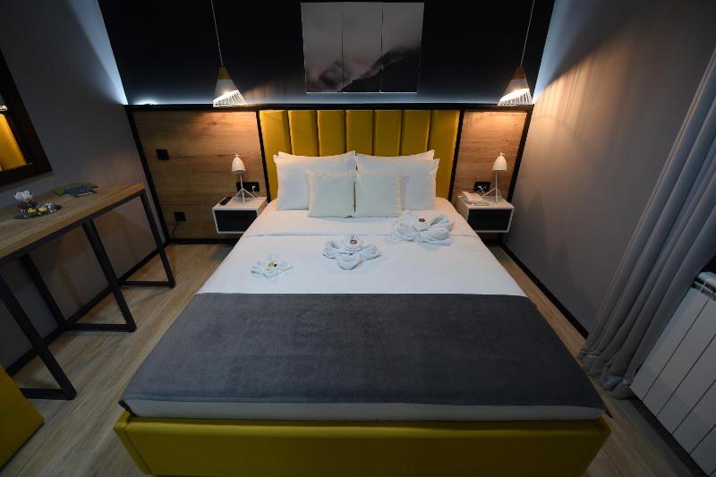 Standard Double Room image 3