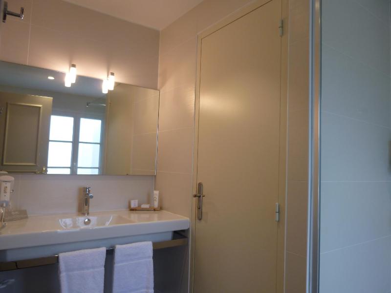 Exclusive Double or Twin Room image 3
