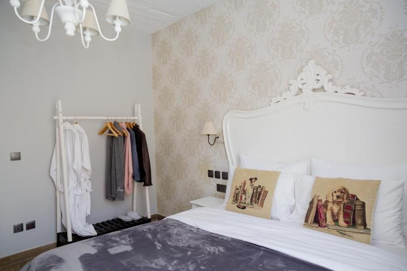 Double or Twin Room with Balcony image 3